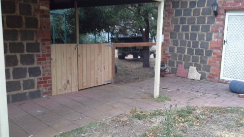 Dog yard fill in speciality fence and gate